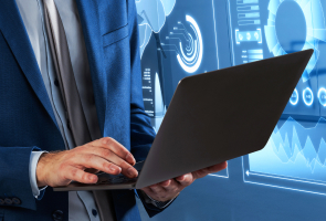 A trader with laptop